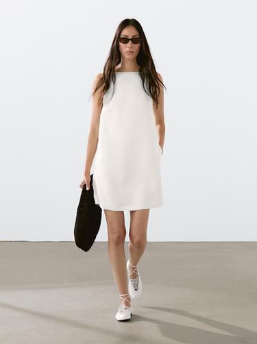 Vestido mini fluido con lino - Blanco de Zara