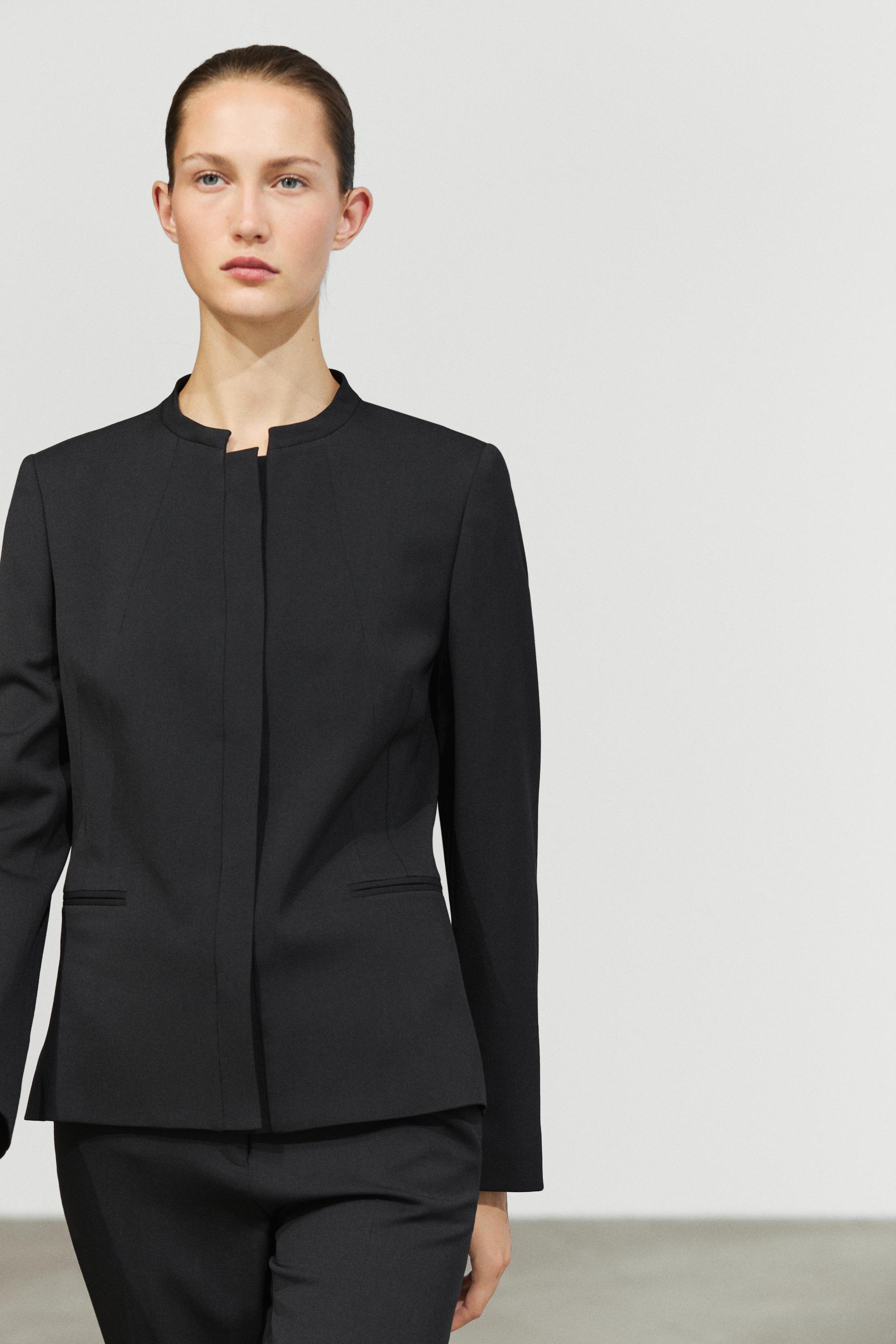 Round neck blazer with darts