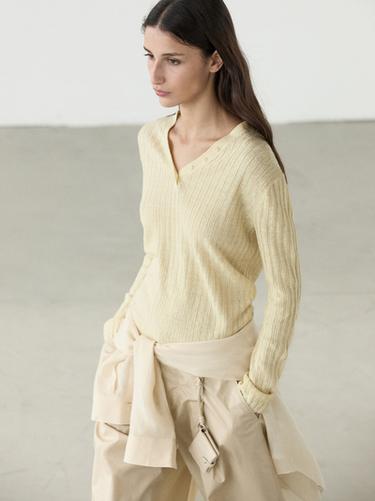 Pull en maille de lin à boutons - Gaufrette de Zara