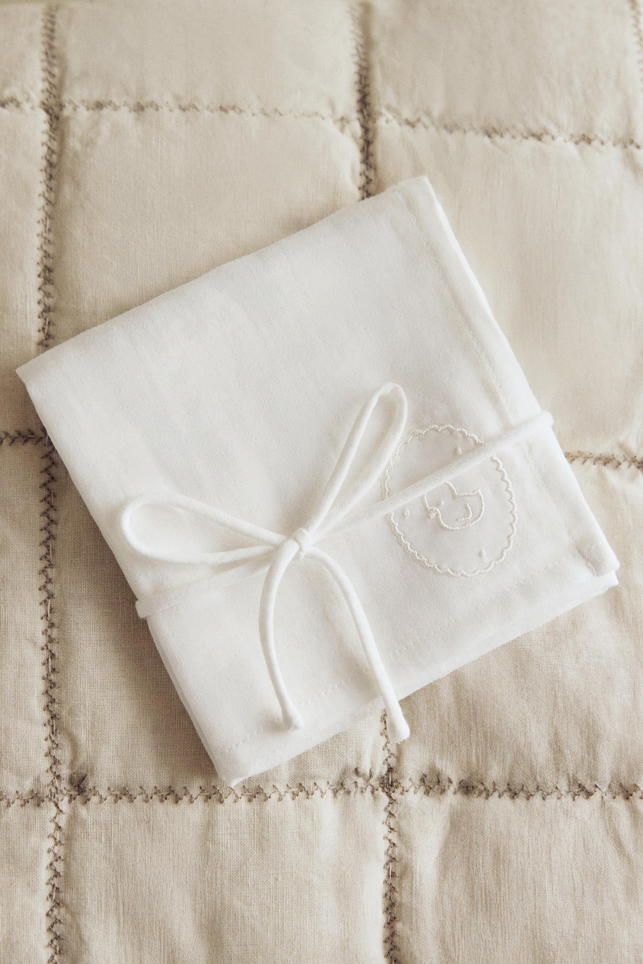 BABY EMBROIDERED MUSLIN CLOTH PACK (PACK OF 2)