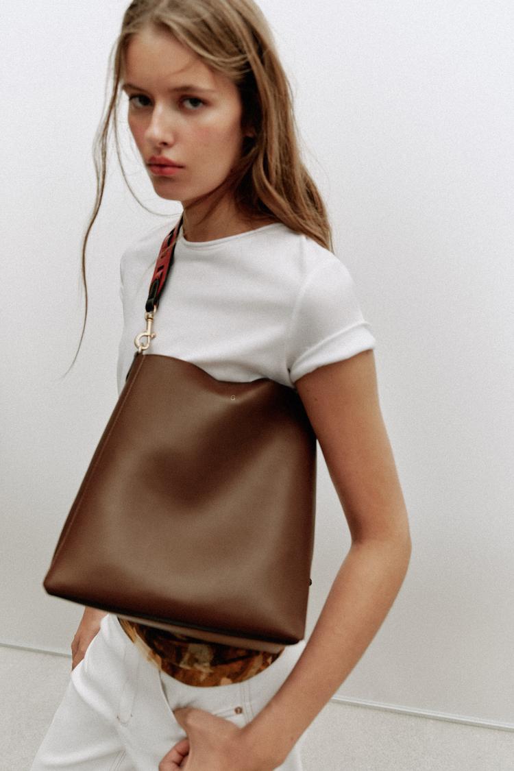 BOLSO BALDE CON DETALLE DE ASA 3