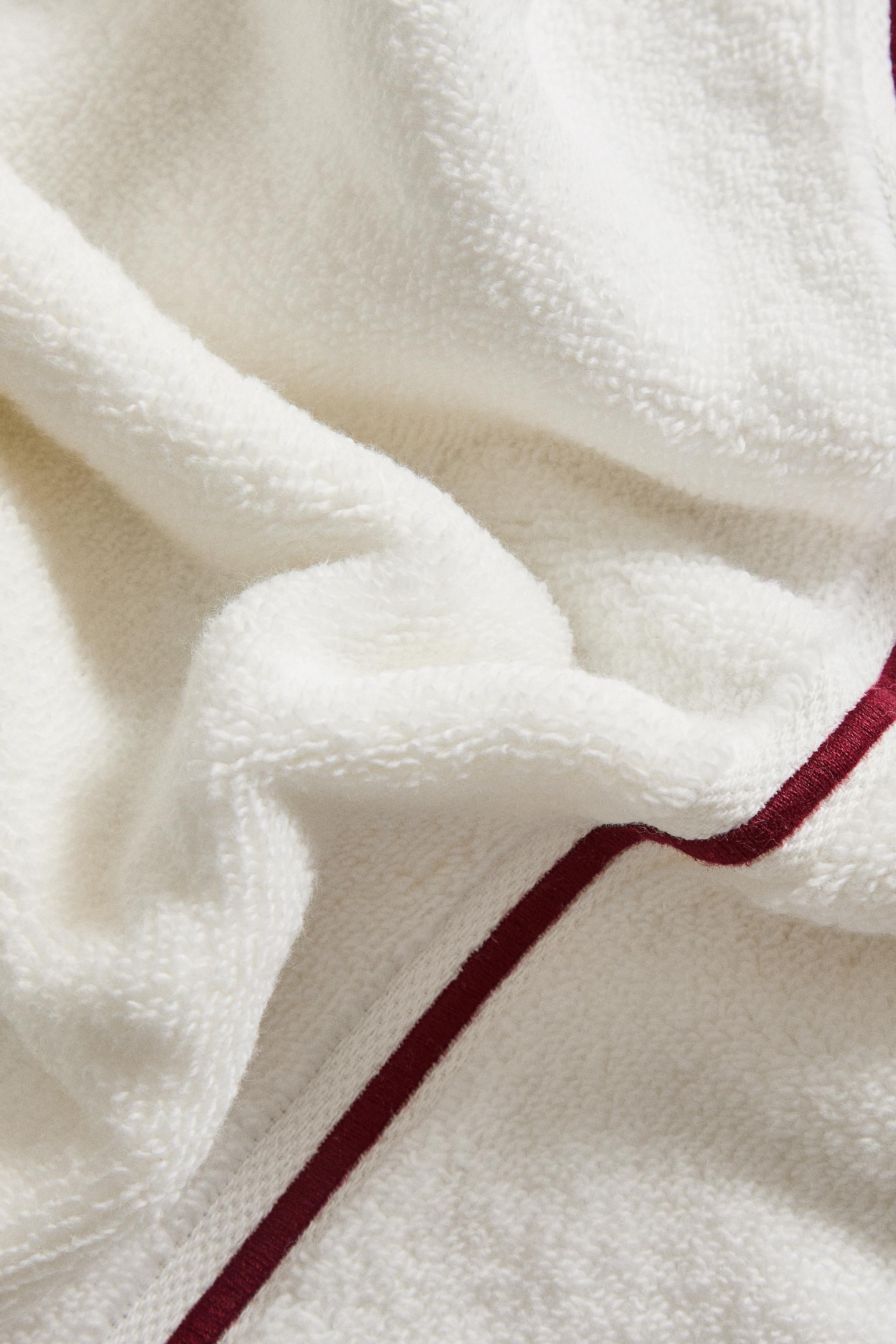 EMBROIDERED TRIM BATH TOWEL