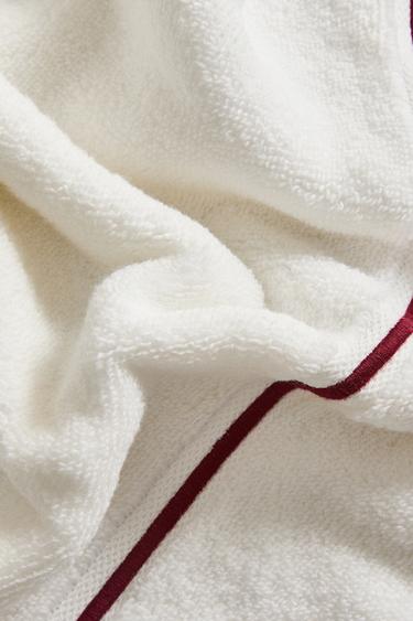 BATH TOWEL WITH EMBROIDERED TRIM - Burgundy by Zara