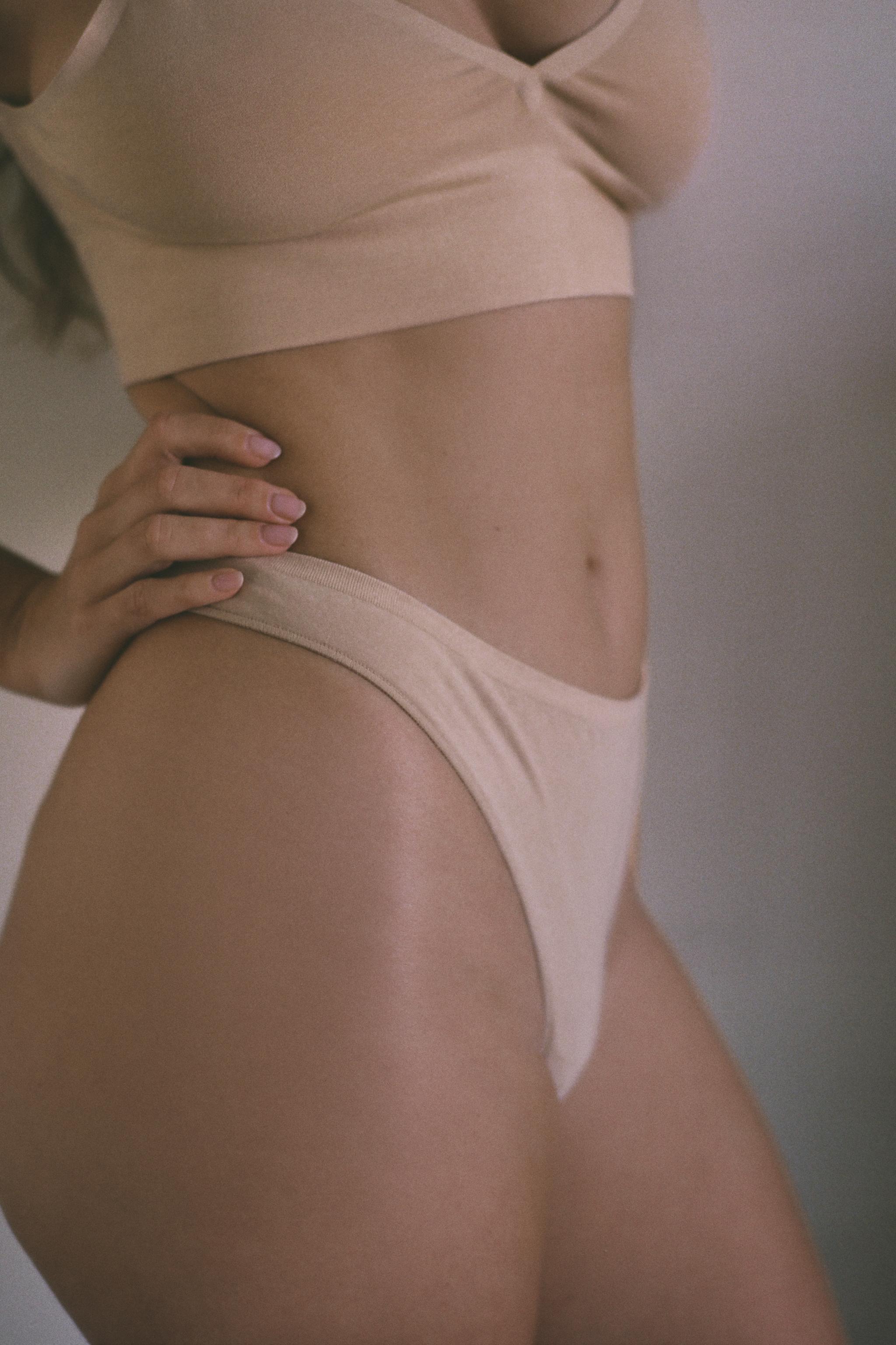 SEAMLESS TRIANGLE BRALETTE