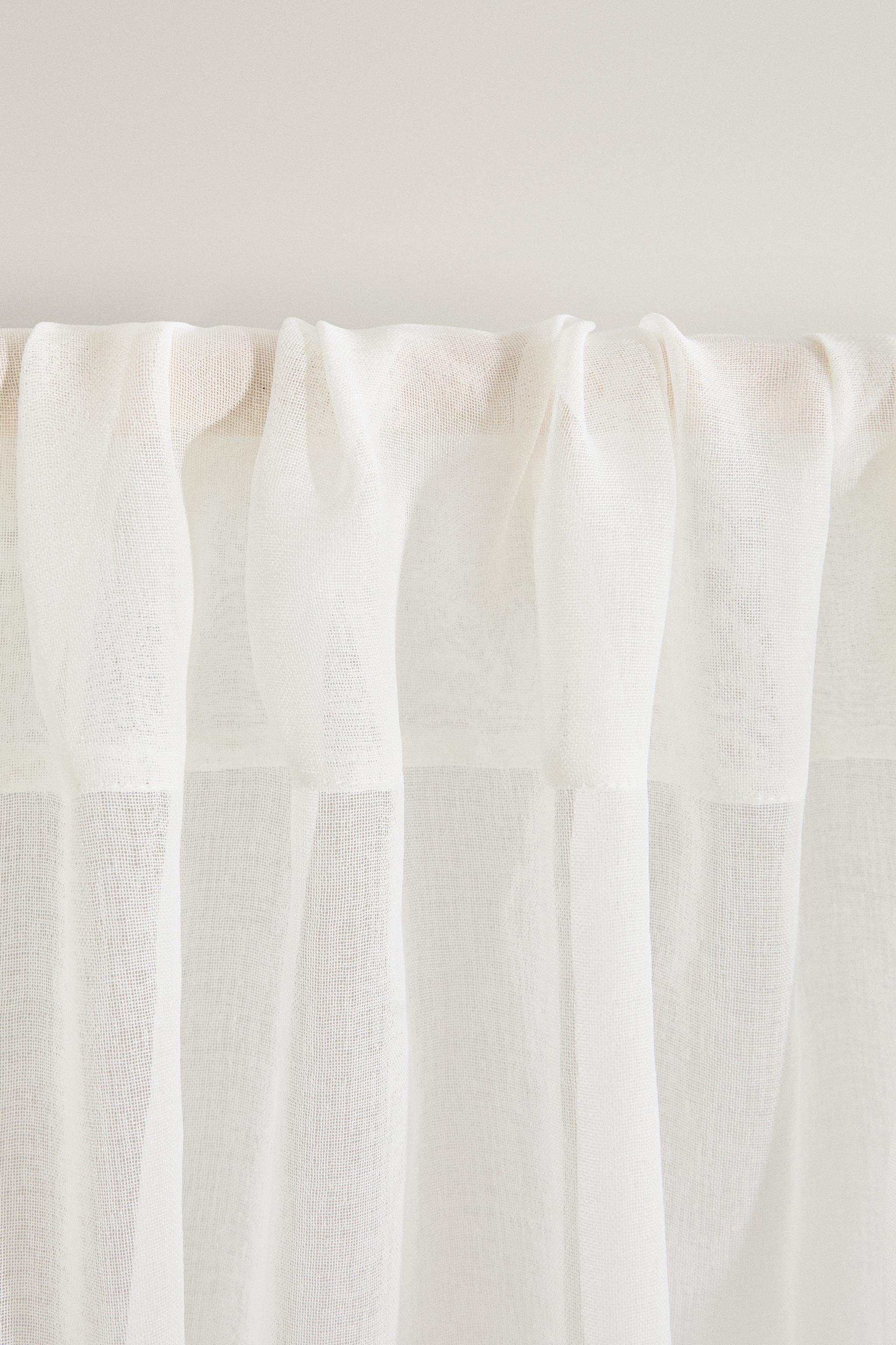 LOW FILTRATION DOUBLE-WIDTH CURTAIN