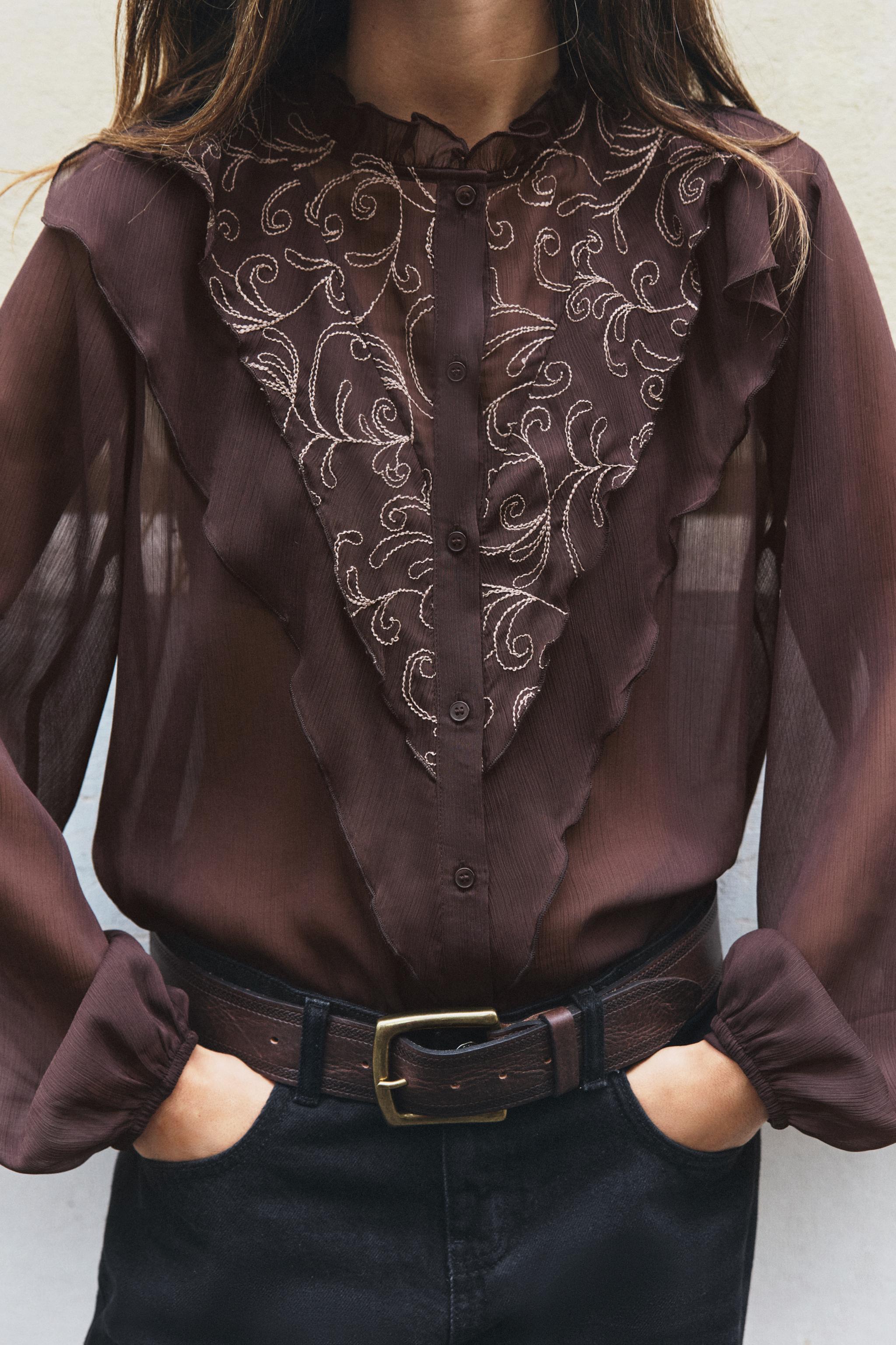 BLOUSE BRODÉE À VOLANTS