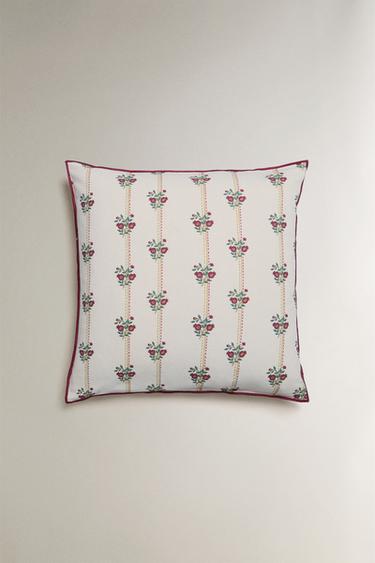 STRIPED AND FLORAL CUSHION COVER – Ekrü a ZARA-tól – 0 kép
