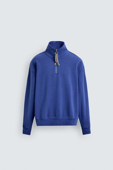 SUDADERA CUELLO CREMALLERA CINTA AARON LEVINE X ZARA - Azulón de Zara