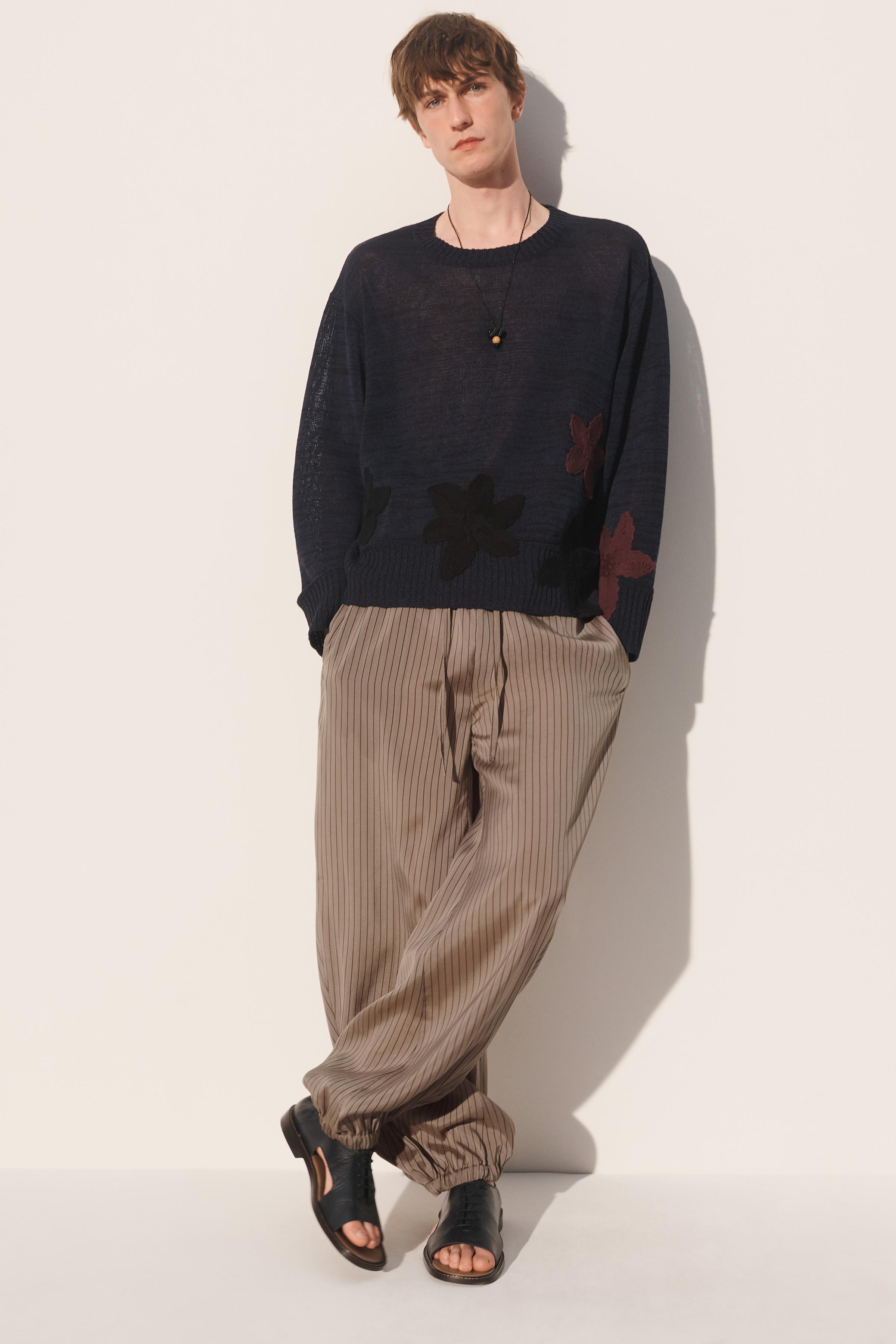PULL COUPE DÉCONTRACTÉE À FLEURS