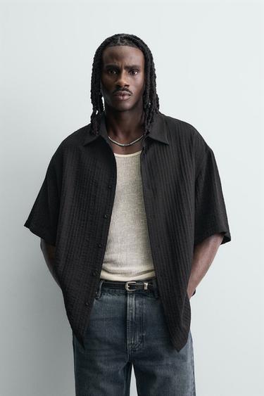 CAMISA FLUIDA ESTRUCTURA - Negro de Zara