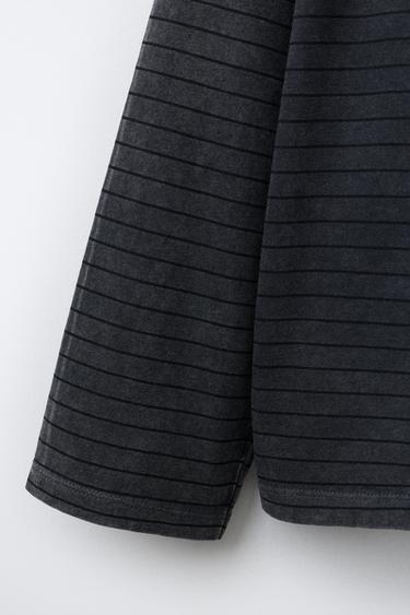 T-SHIRT EFFET DÉLAVÉ À RAYURES ET INSCRIPTION - Gris anthracite de Zara - Image 3