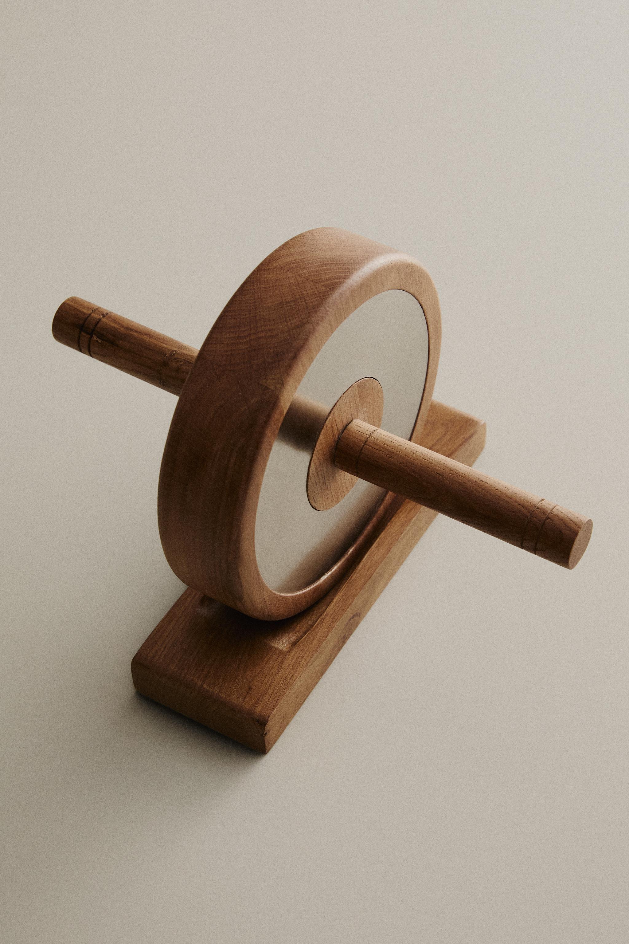 WOODEN TRAINING WHEEL AND BASE