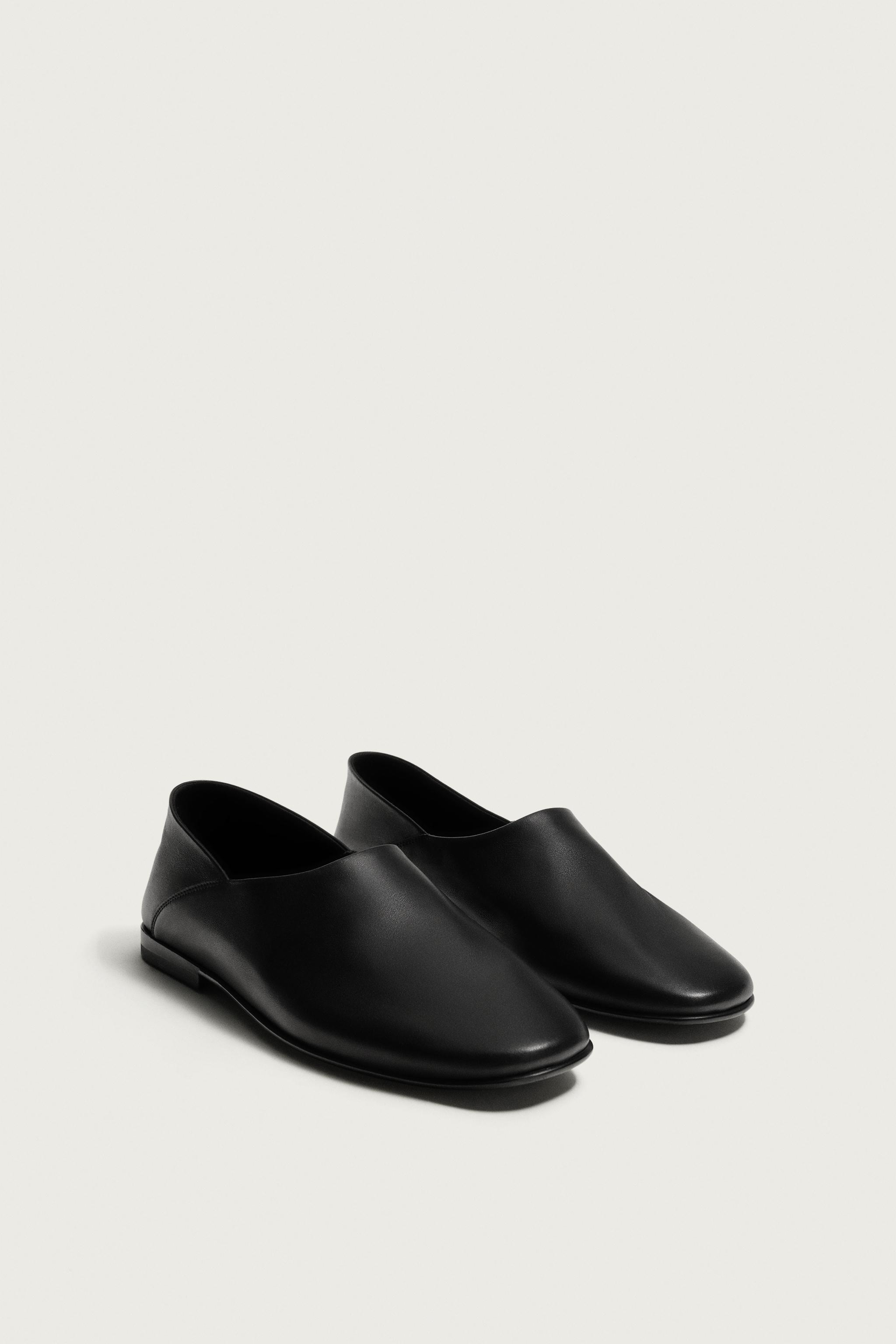 LEATHER LOAFERS — Black