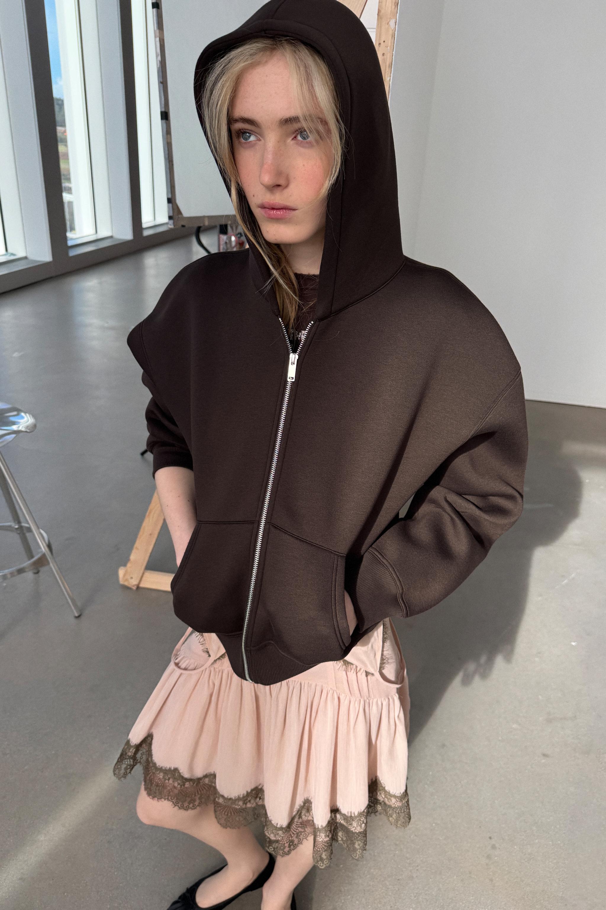 SWEAT À CAPUCHE EFFET NÉOPRÈNE