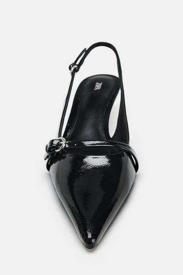 CHAUSSURES OUVERTES À L'ARRIÈRE À TALONS KITTEN EN EFFET VERNI - Noir de Zara - Image 2