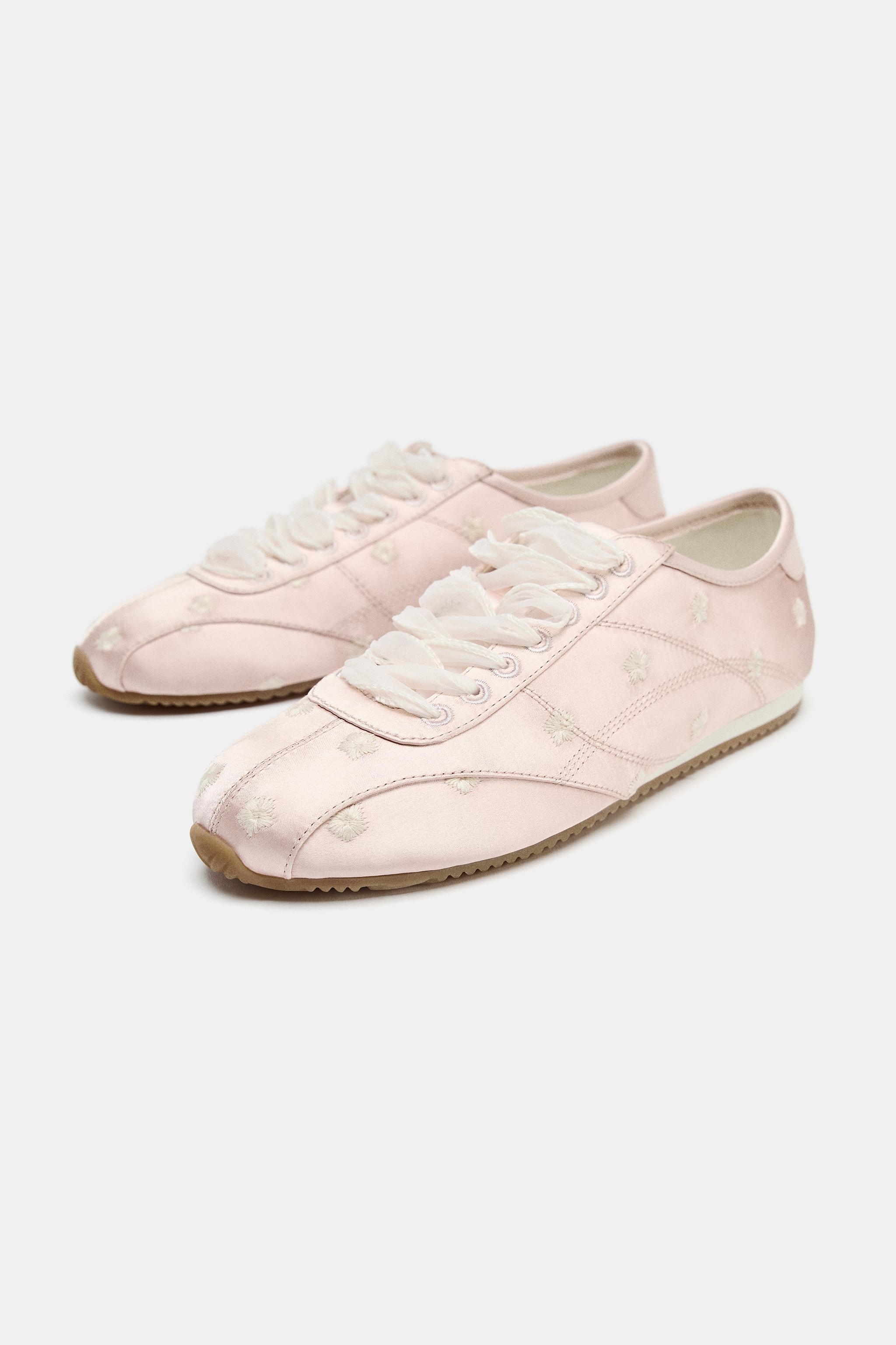 サテン効果フラワースポーティシューズ - ピンク | ZARA Japan