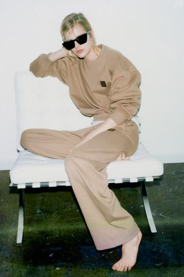 SWEAT AVEC PIÈCE - Marron clair de Zara - Image 5