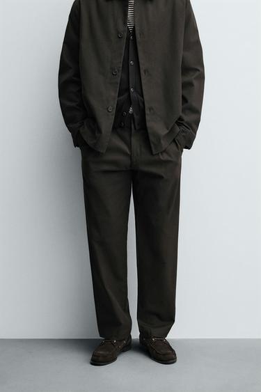 PANTALON À PLIS EN TWILL - Marron foncé de Zara - Image 1