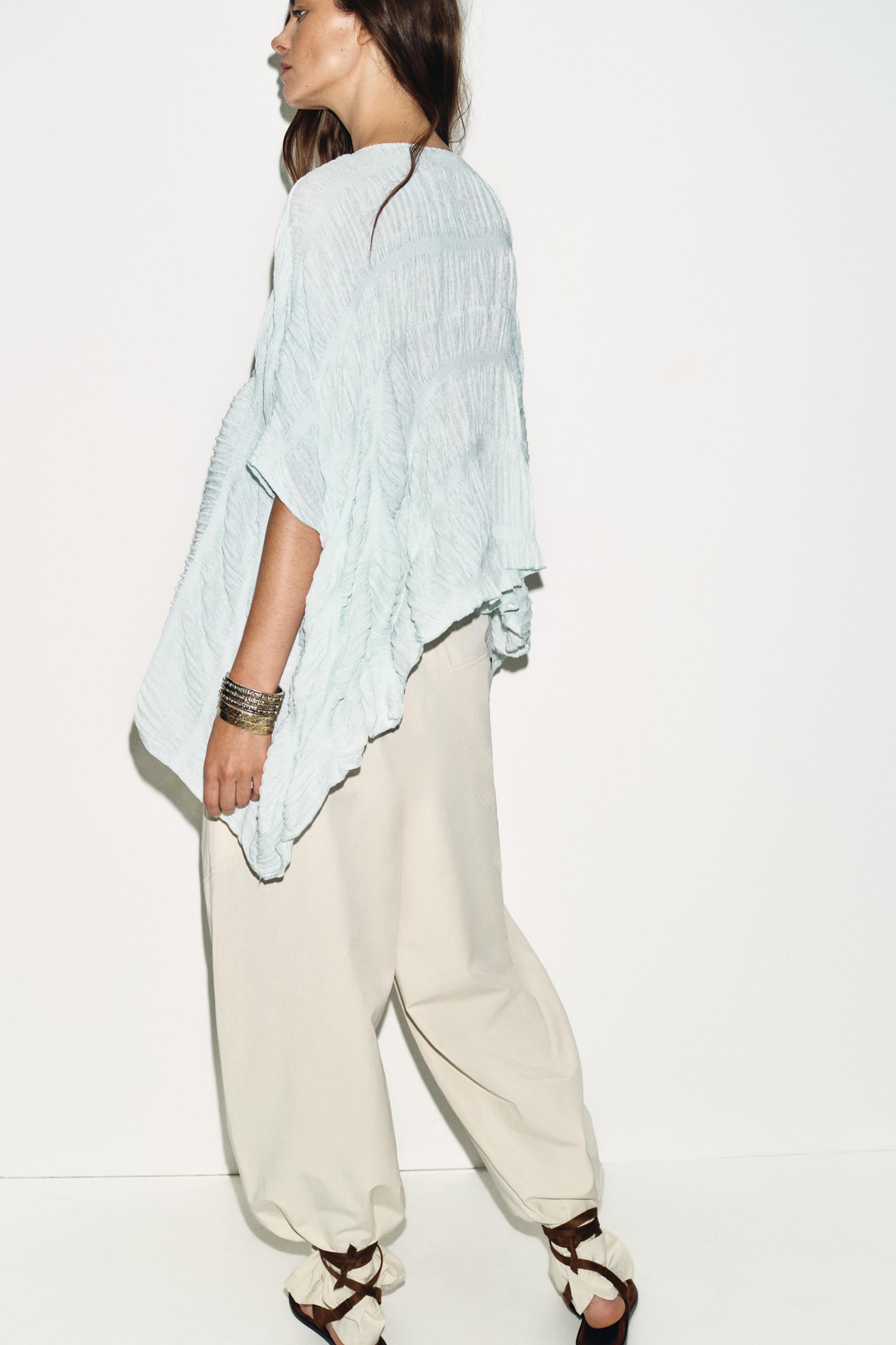 TEXTURED CAPE TOP
