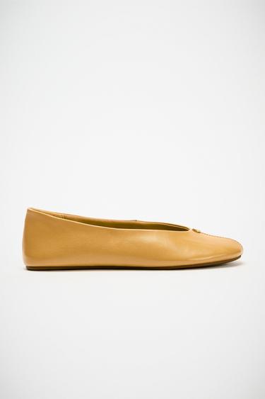 Zara LEATHER BALLET FLATS WITH METAL DETAIL - Caramel Brown