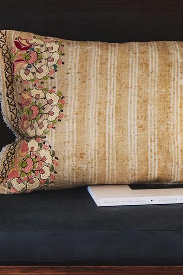 STRIPED FLORAL EMBROIDERED THROW PILLOW COVER — Light beige 1