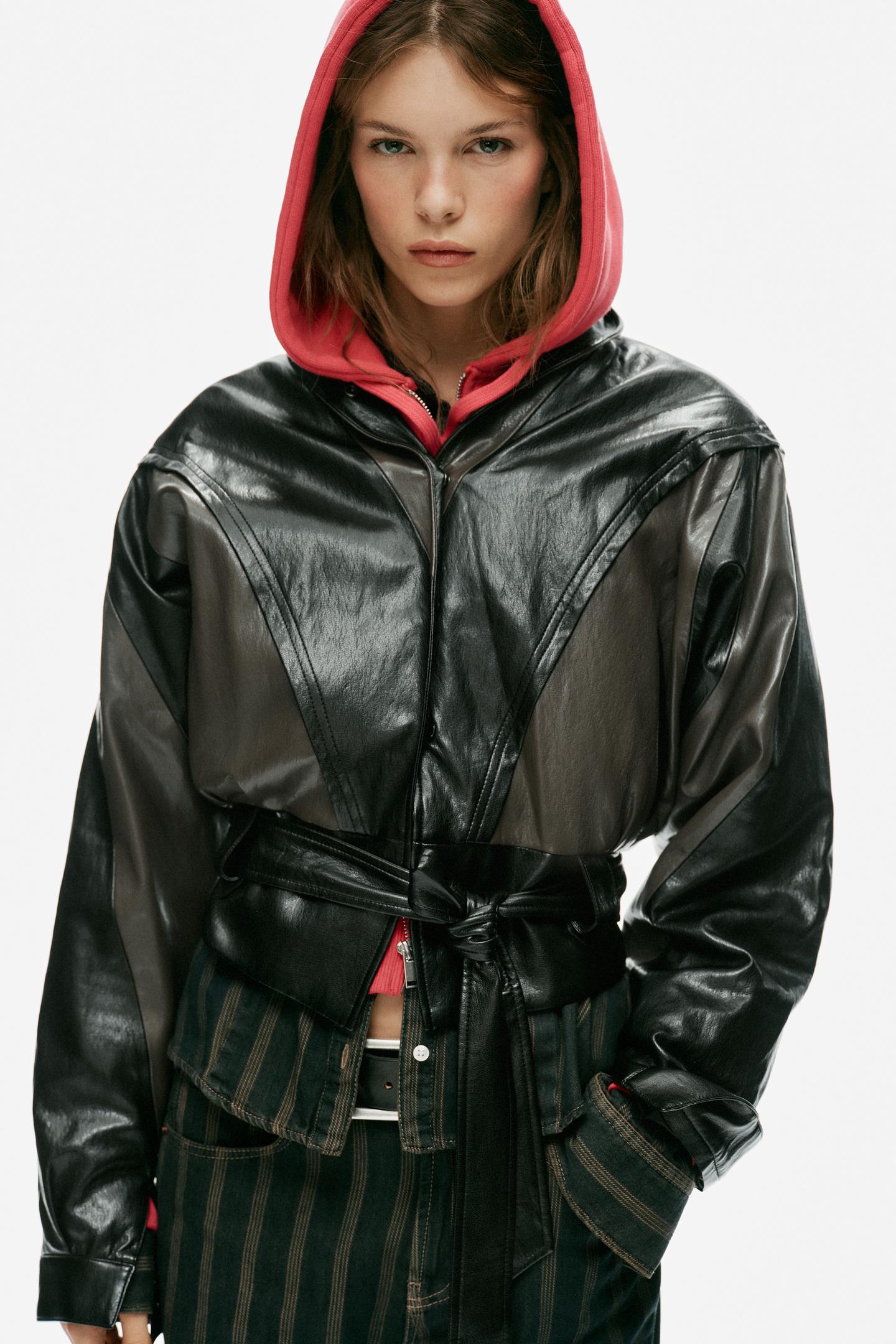 Женская куртка Zara Faux Leather Jacket with Belt, цвет: Чёрный / Коричневый — фото 2