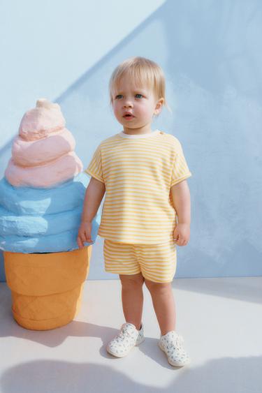 SÆT MED STRIBET T-SHIRT OG SHORTS I VAFFELSTRIK - striber fra Zara