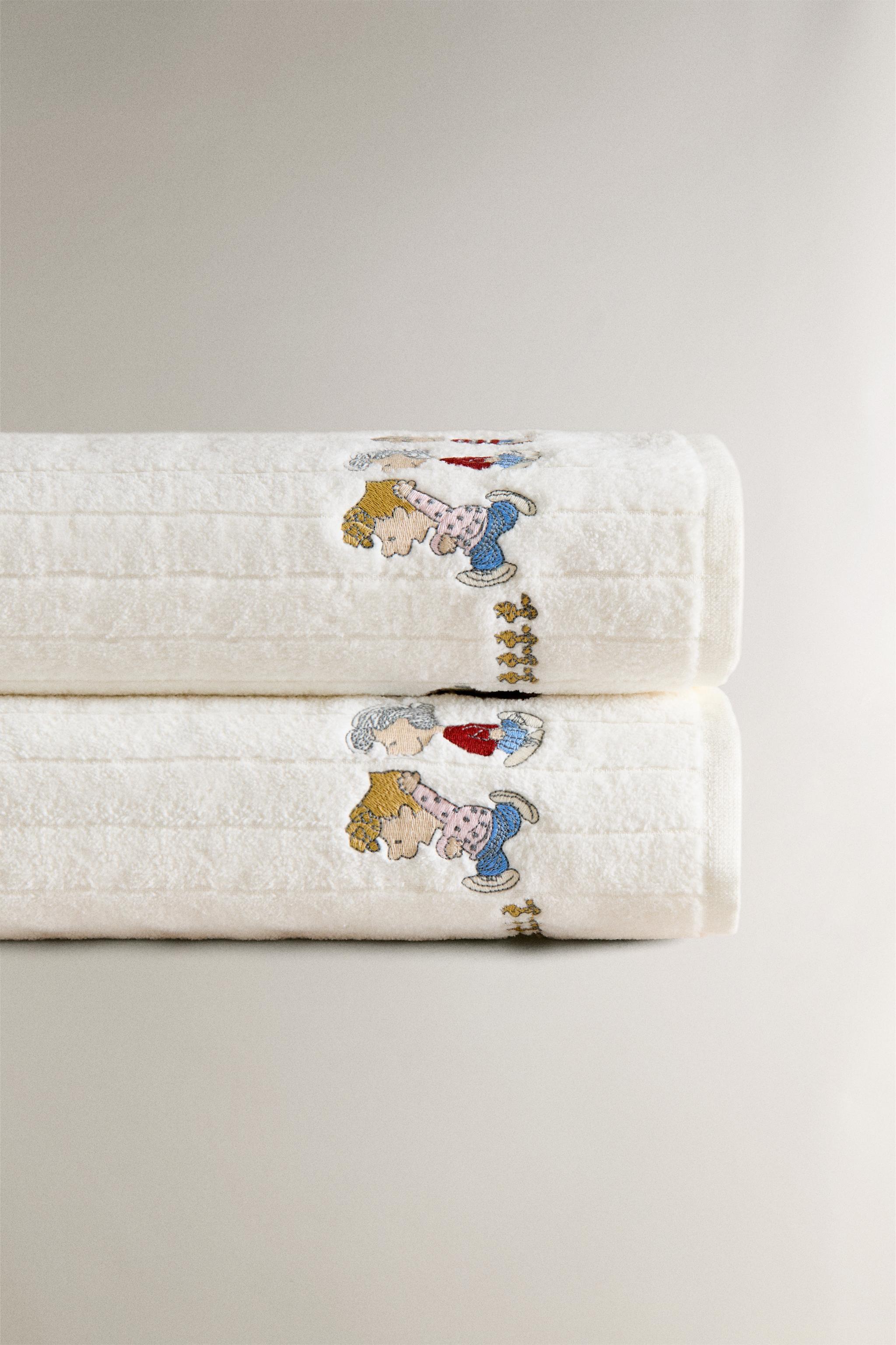 CHILDREN'S VELOUR PEANUTS™ BATH TOWEL - Oyster-white | ZARA United