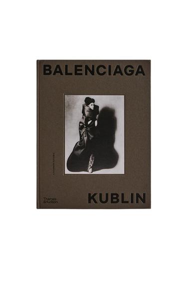 CARTE BALENCIAGA KUBLIN (ENGLEZĂ) - Gri de la Zara