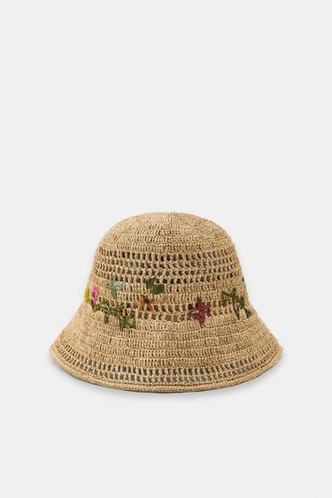 طاقية BUCKET بزهور مطرزة - بيج فاتح by Zara