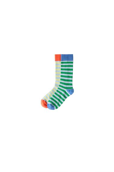 PACK DOS CALCETINES ALTOS RAYAS - Verde de Zara