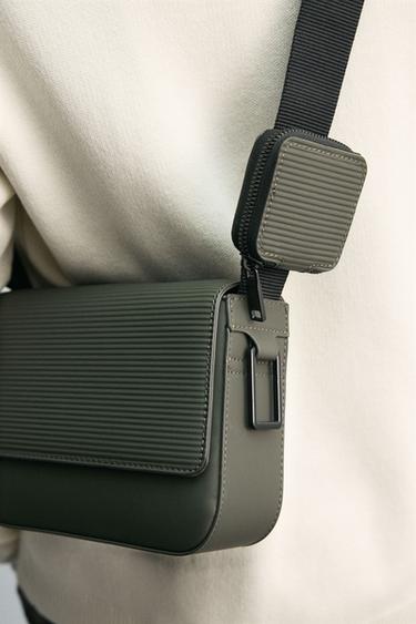 SAC BANDOULIÈRE TEXTURÉ EFFET GOMME - Vert kaki de Zara - Image 1