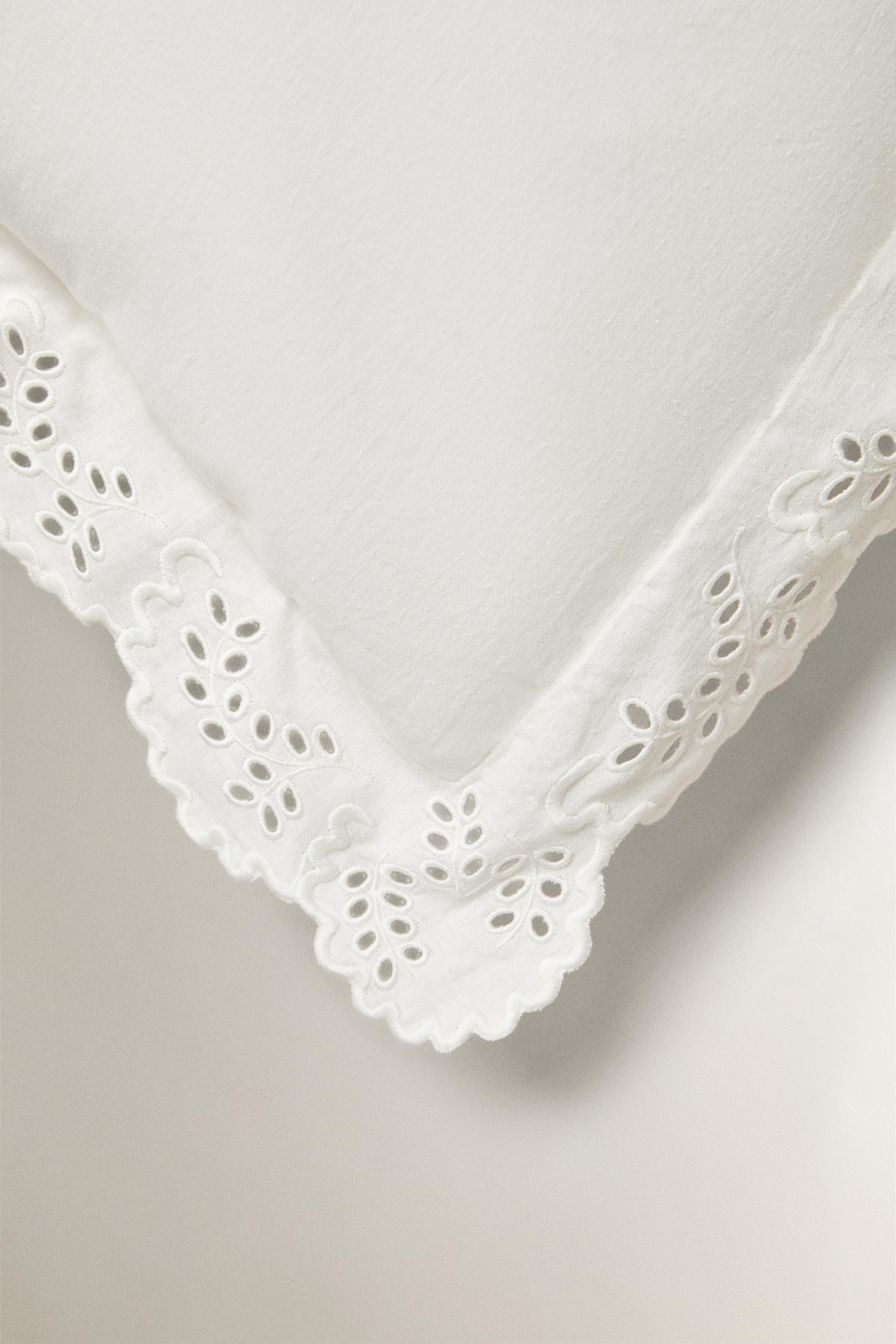 TAIE D’OREILLER BRODERIE FESTON
