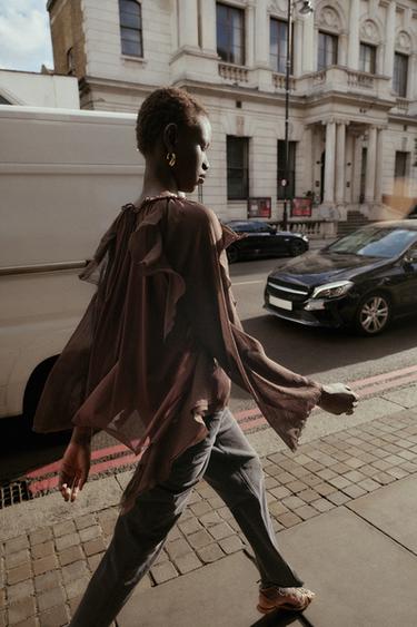 BLOUSE FLUIDE À VOLANTS - Chocolat de Zara - Image 3
