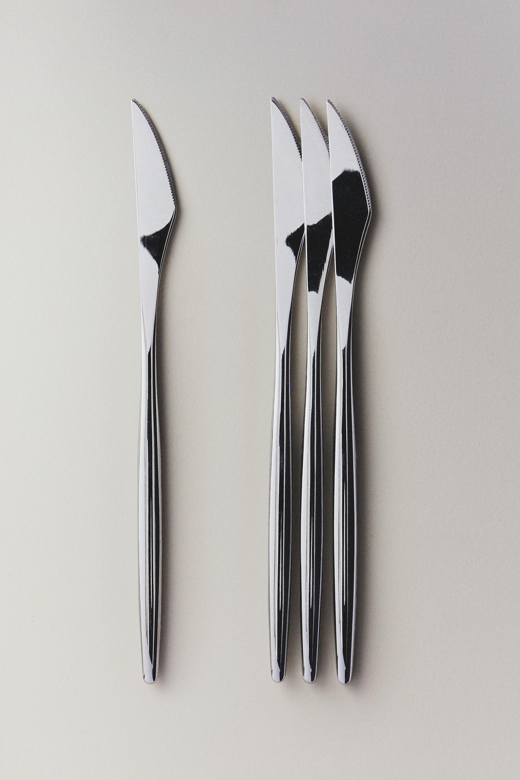 PACK OF KNIVES WITH THIN HANDLES (PACK OF 4)