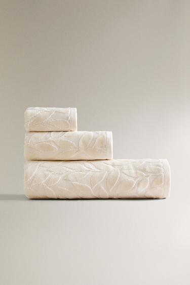 Zara VELOUR JACQUARD BATH TOWEL - Ivory - Image 0
