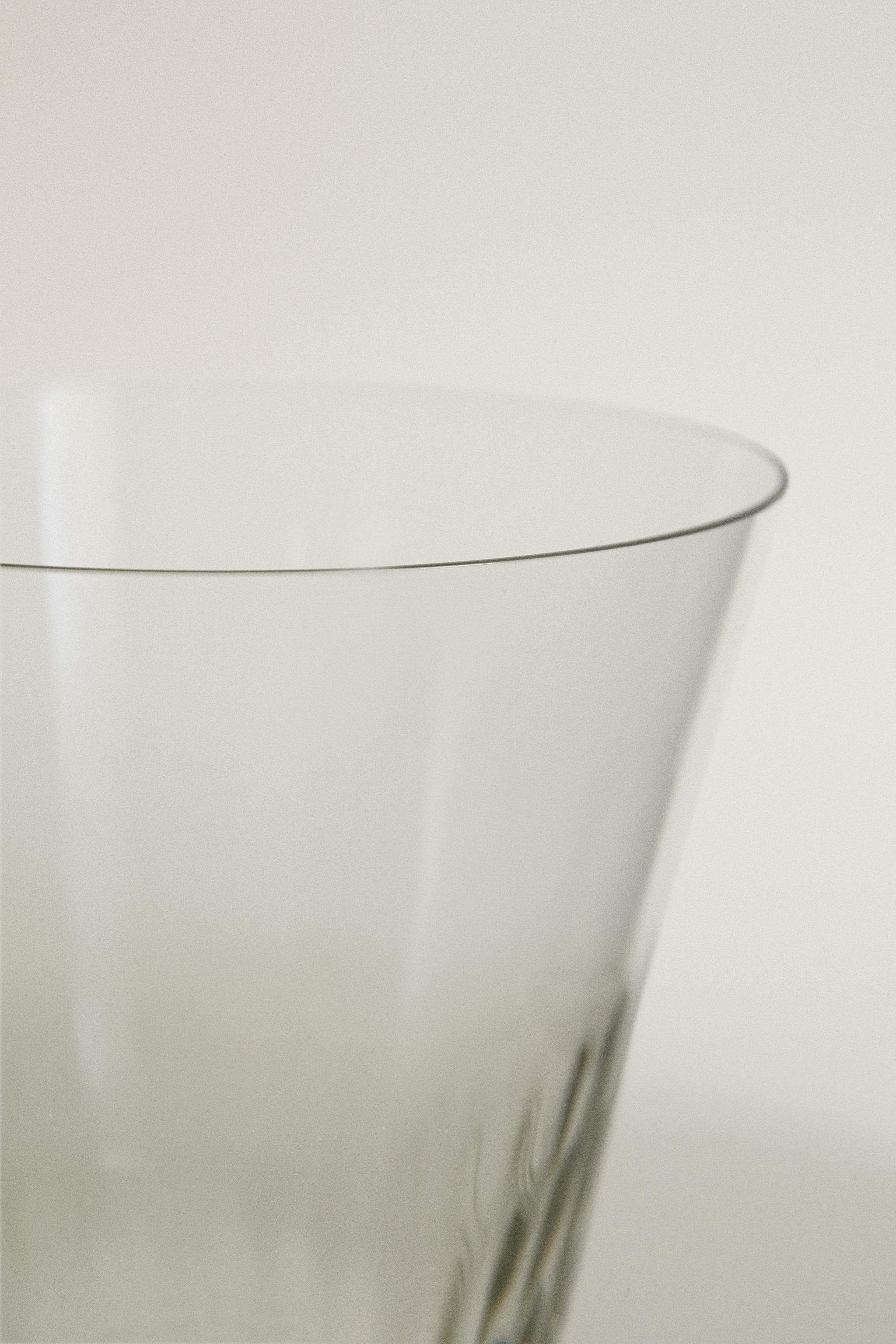 TRANSPARENT GLASS TUMBLER