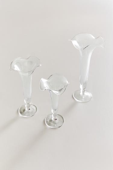 FLOWER GLASS VASE - كريستالي الخاص بـ Zara