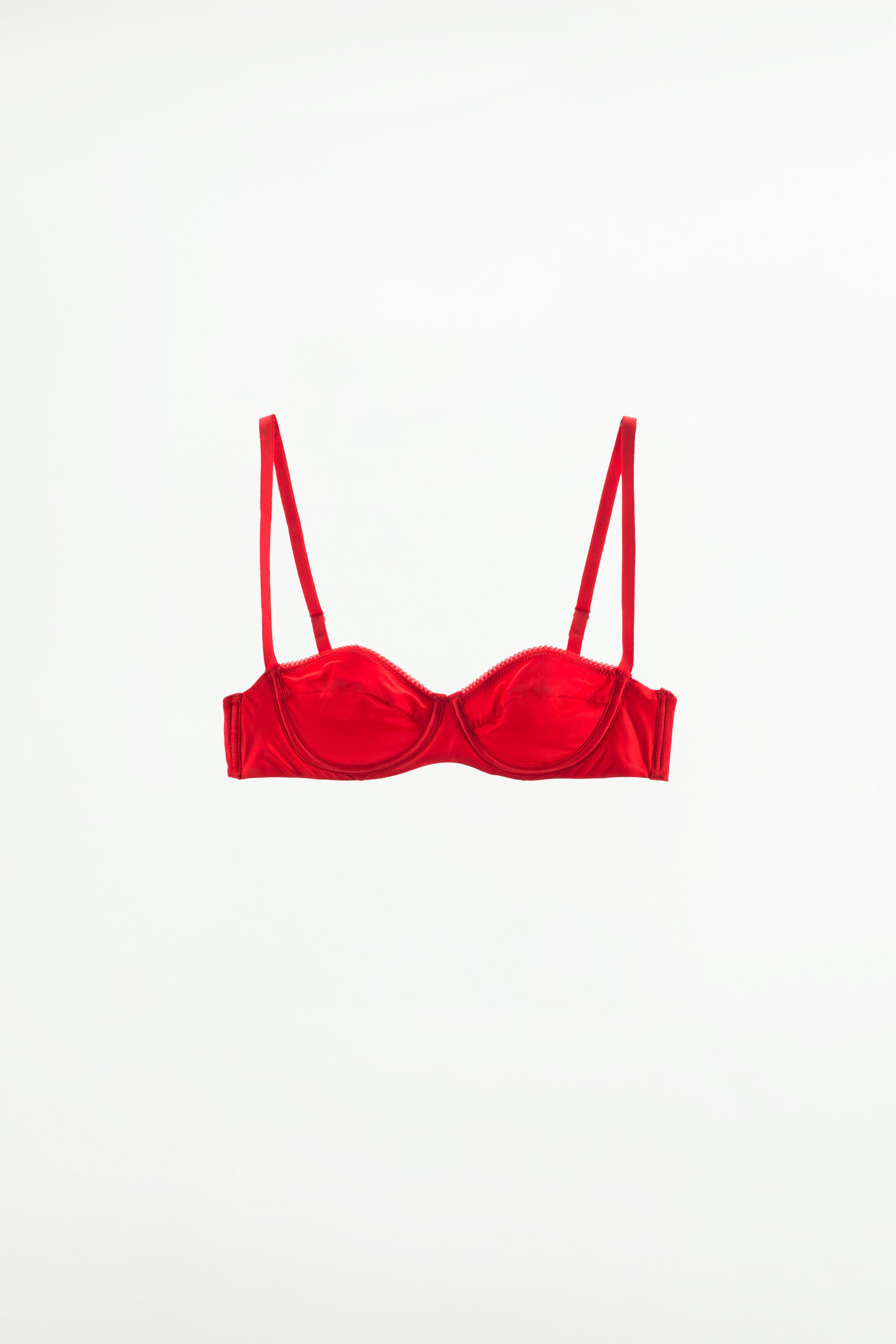 Underwire bra in satin effect fabric. Lace trim. Adjustable thin straps.  Back hook closure. - Red