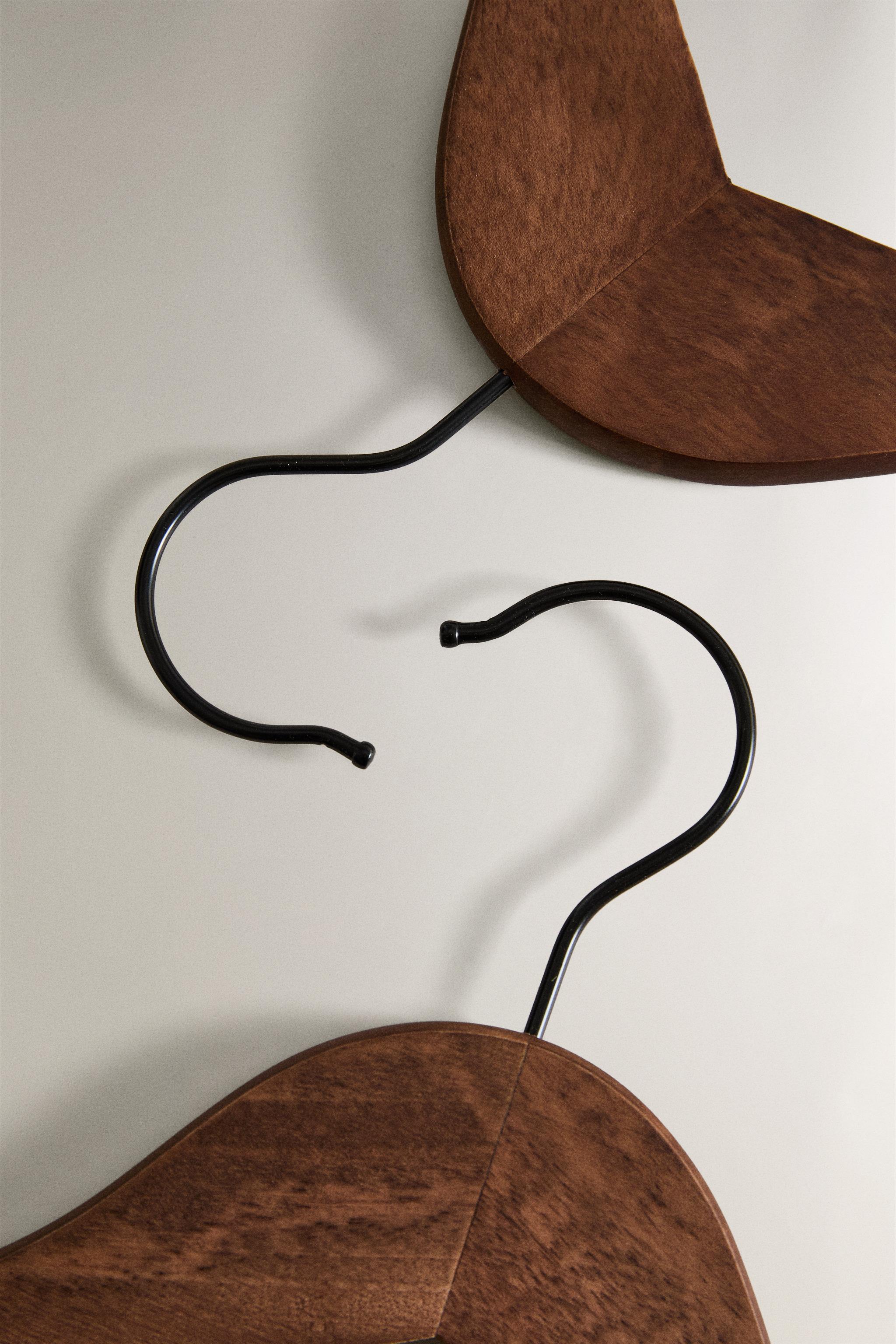 WOOD-FINISH SHIRT HANGER (SET OF 2) — Dark brown