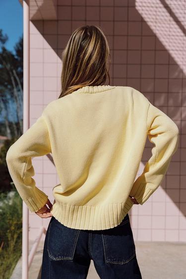 PULL EN MAILLE À BAS ASYMÉTRIQUE - Jaune de Zara - Image 2