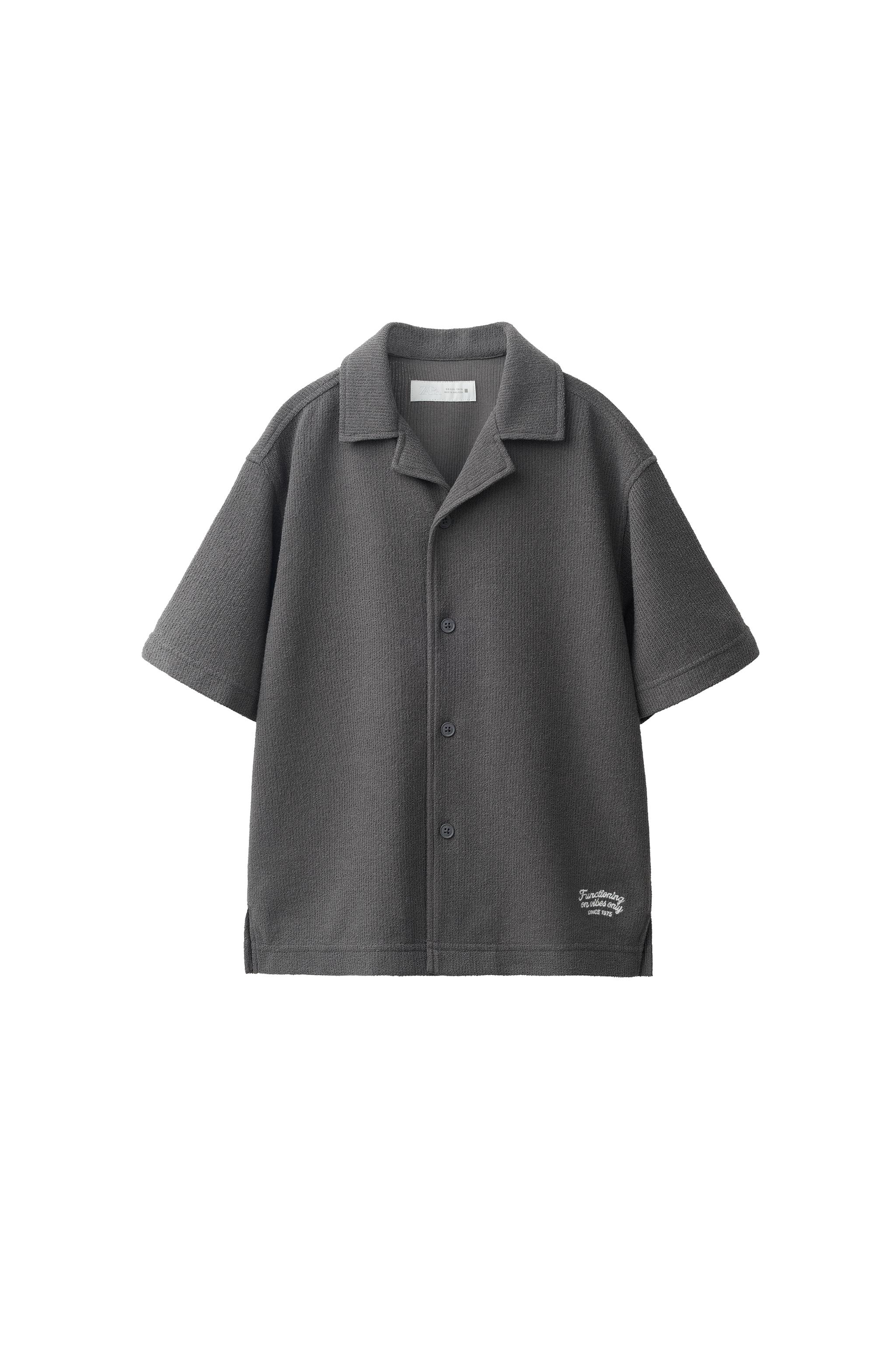 CAMISA MANGA CURTA RÚSTICA COM TEXTO BORDADO - Cinza-médio | ZARA