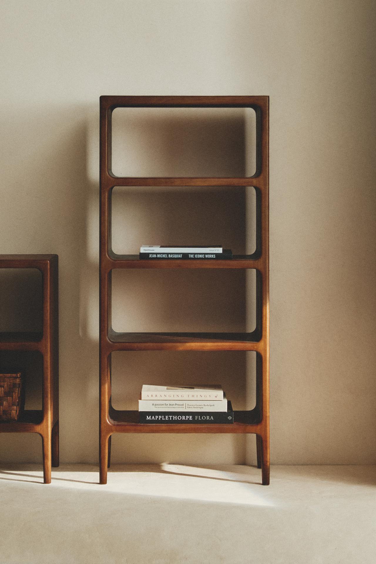 TALL SHELVING UNIT — Brown