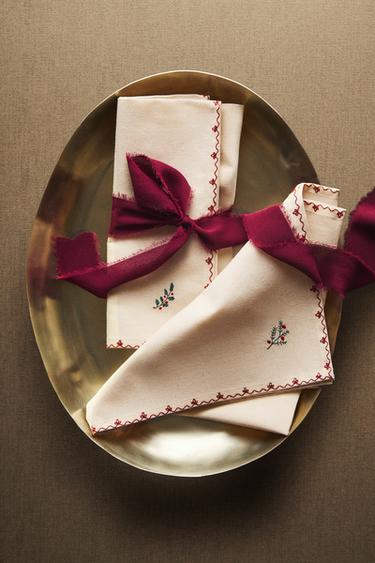 SERVIETTEN-SET MIT BLUMENSTICKEREI FÜR WEIHNACHTEN (2ER-PACK) - Cremefarben von Zara