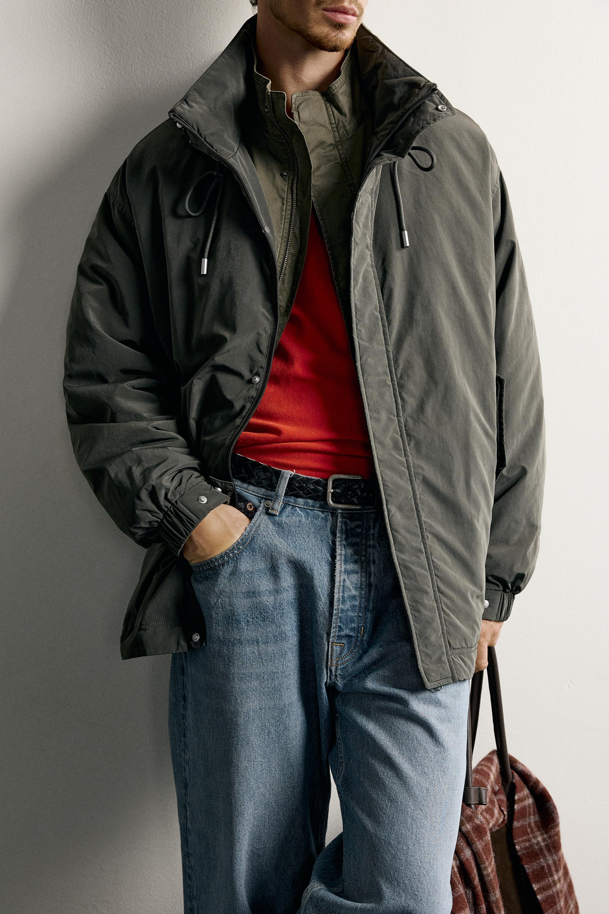 BLOUSON TECHNIQUE À CAPUCHE DÉPERLANT