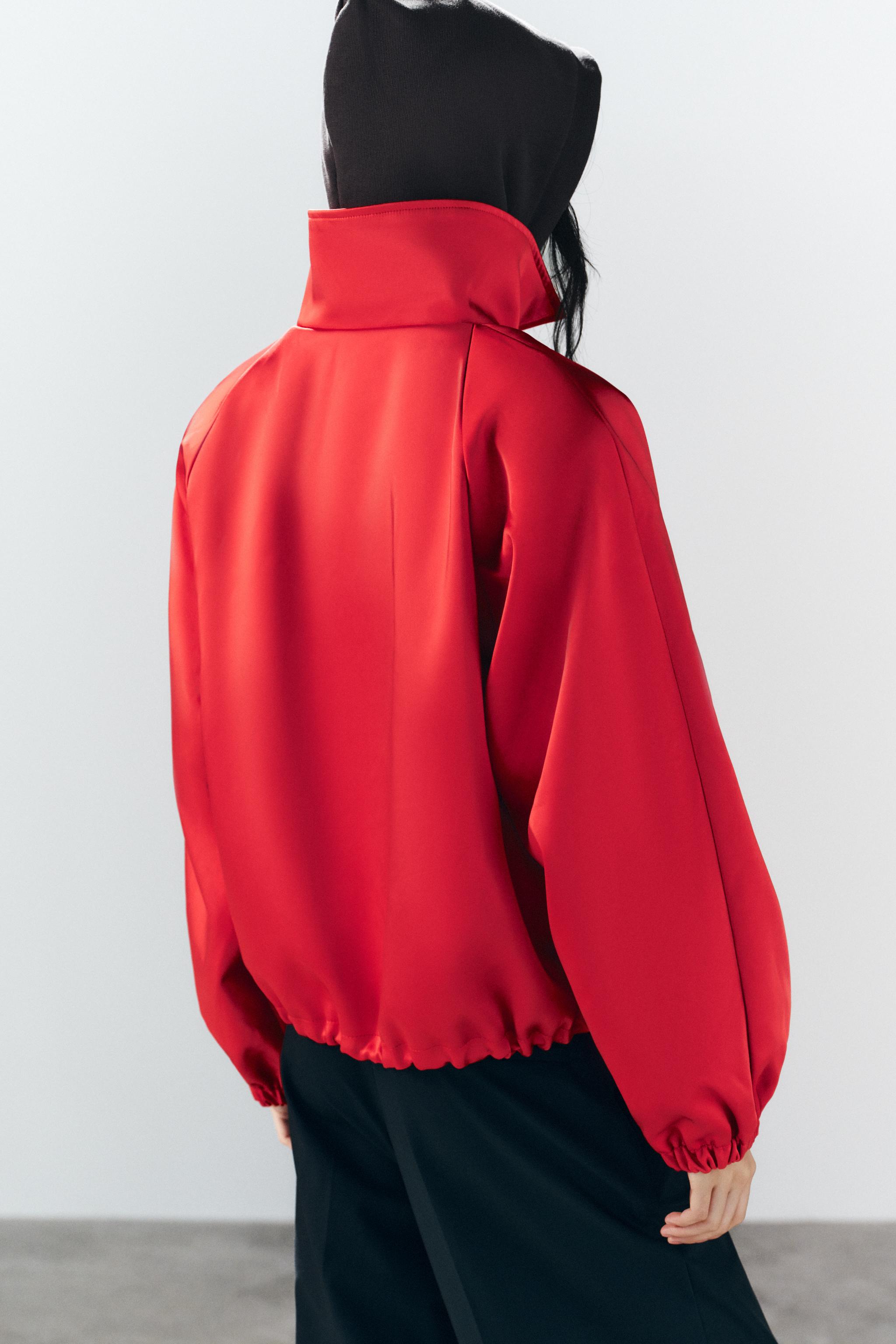 BLOUSON SATINÉ À ÉPAULETTE