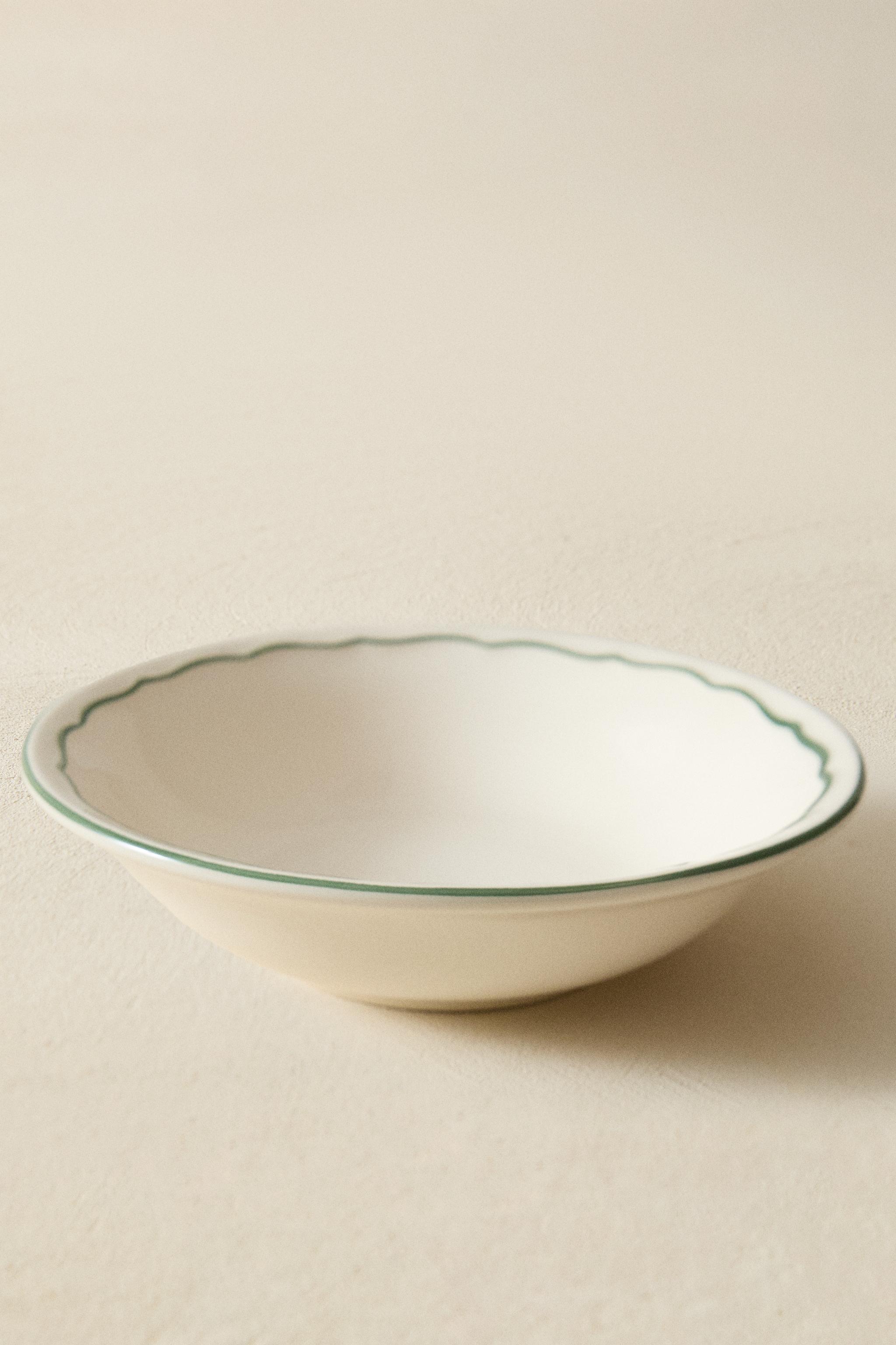 EARTHENWARE DINNER BOWL WITH CONTRASTING RIM