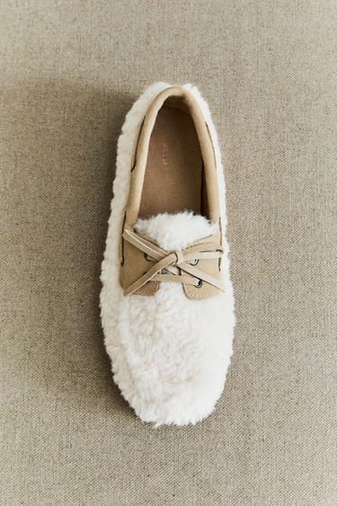 MOCASSIN CUIR IMITATION PEAU DE MOUTON - Beige de Zara