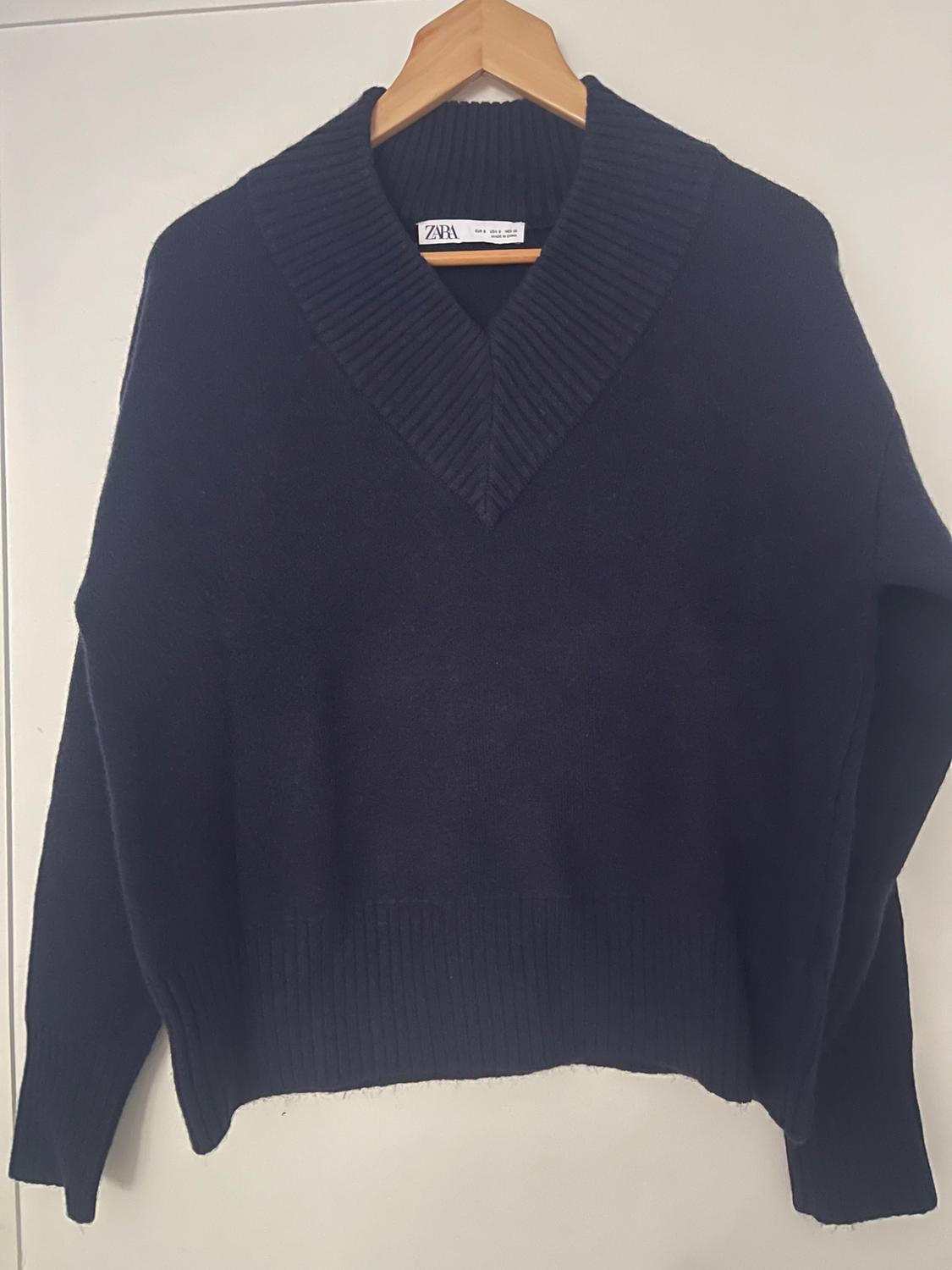 PLAIN KNIT V-NECK SWEATER - Image 2
