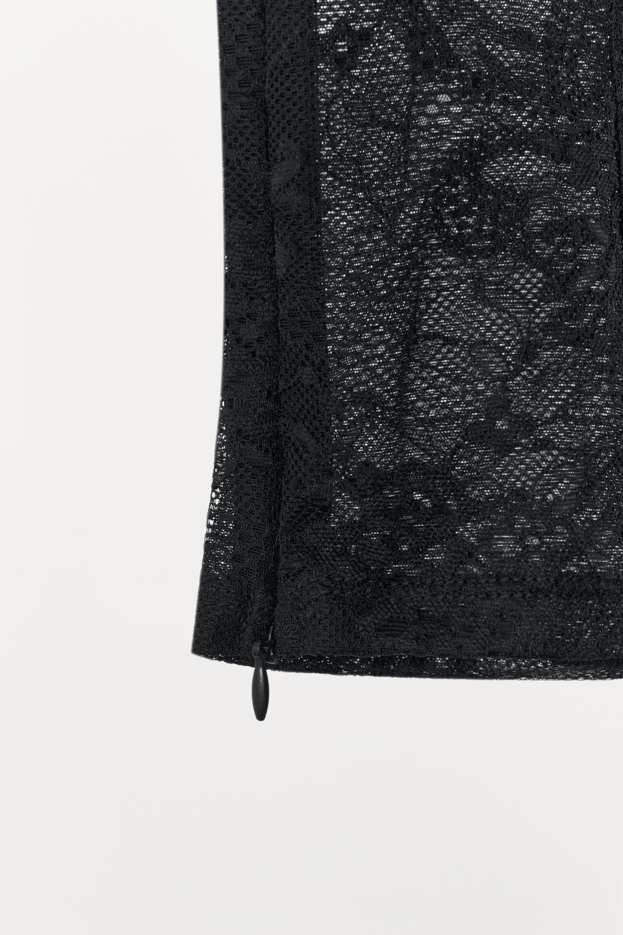 EMBROIDERED LACE TOP